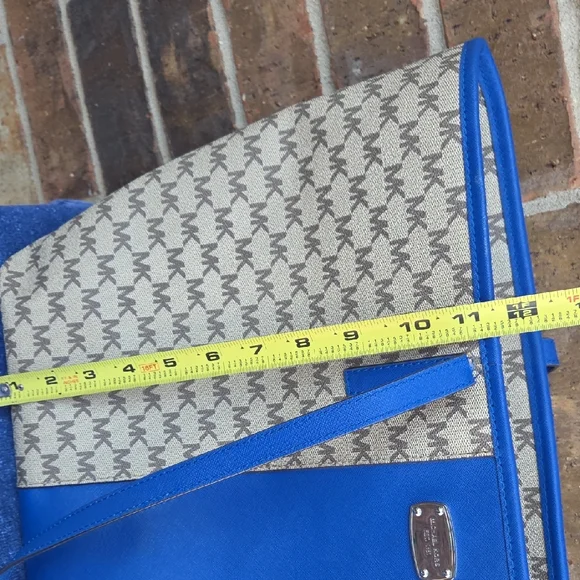 Michael Kors Signature Tote in Blue and Tan - Picture 13 of 16